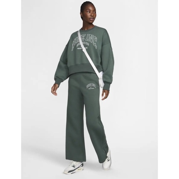 Nike Sportswear Phoenix Fleece High Waisted Wide Leg Sweatpants - Picture 2 of 10